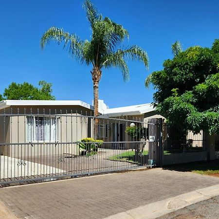 Green Kalahari Guesthouse Upington Exterior foto